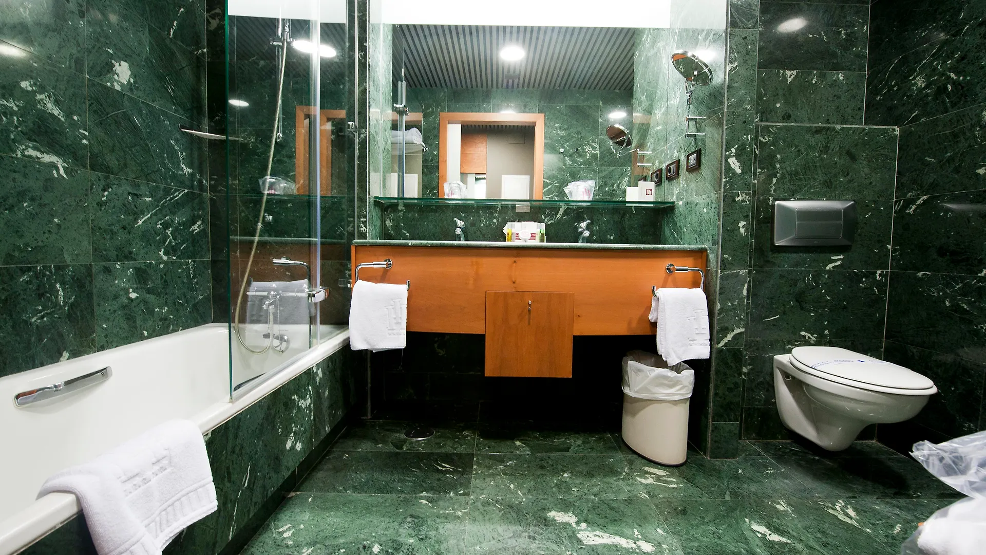 Gran Hotel Lakua Vitoria 5*,  España